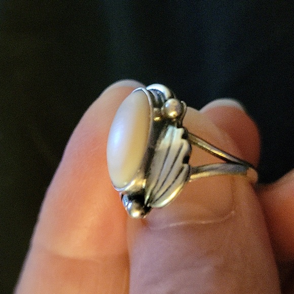 Beautiful Vintage Pink MOP Sterling Silver Navajo Ring - Picture 2 of 6